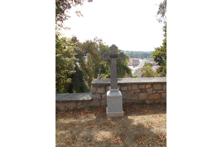 Kříž nad židovským hřbitovem
