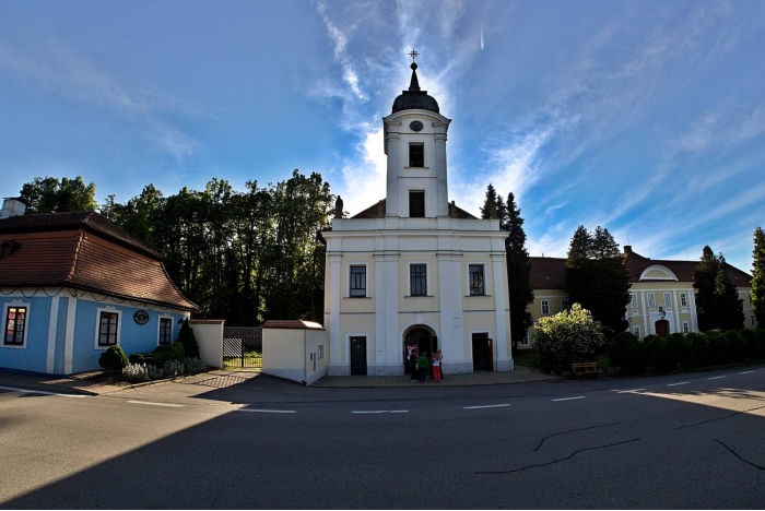 Kostel Nalezení a Povýšení sv. Kříže v Moravci