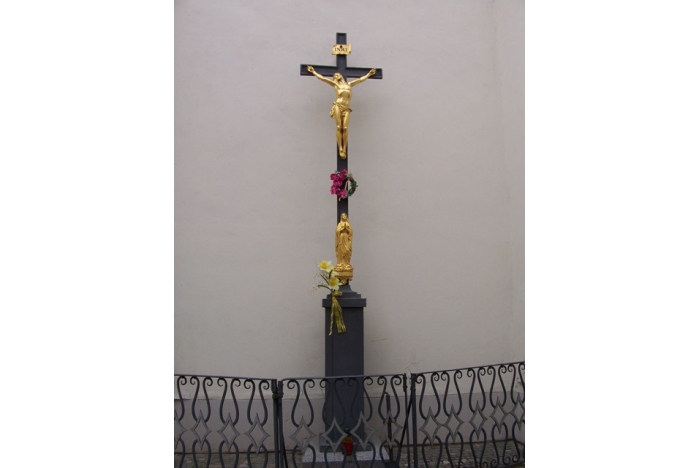 Kříž u kostela sv. Kříže