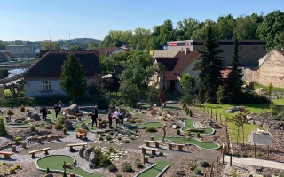 Adventure golf