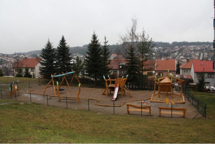 Dětské hřiště v ulici Bezručova