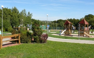 Dětské hřiště v ulici Oslavická (areál dětského dopravního hřiště)